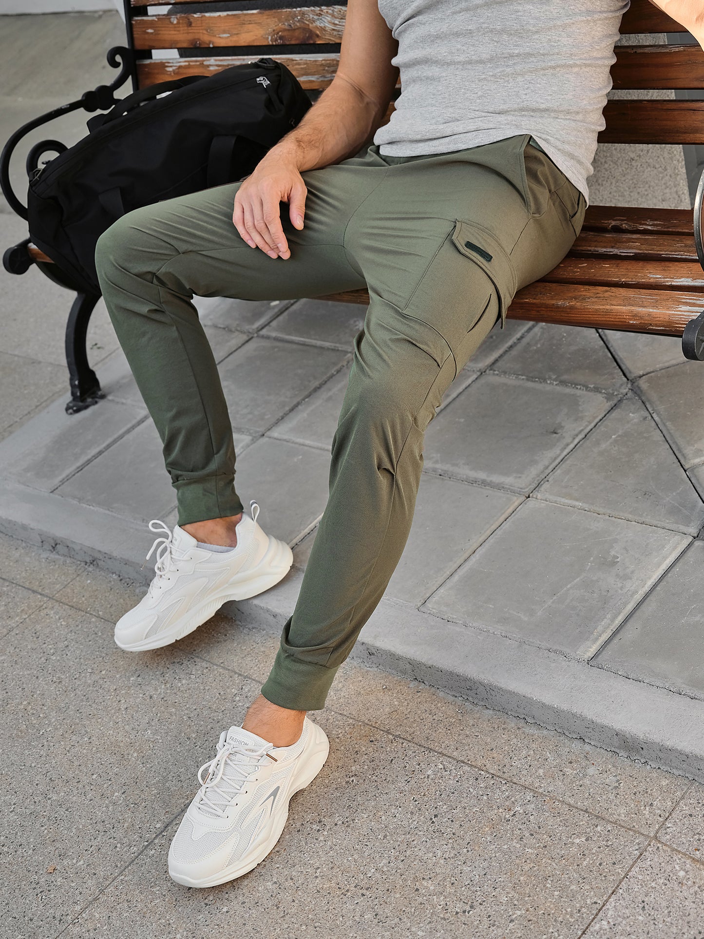 Men's Cargo Jogger Pants Stretch Sweatpants Slim Fit Tactical Pants with Zipper Pockets Casual Trousers